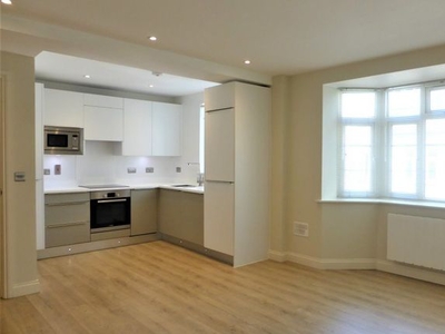 Flat to rent in Western Road, Brighton BN1