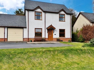 Link-detached house for sale in Y Fan, Llanidloes, Powys SY18