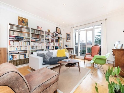 Maisonette to rent in Compayne Gardens, South Hampstead NW6