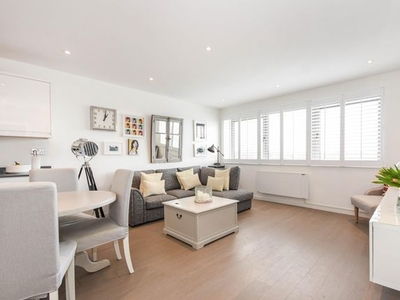 Penthouse to rent in Hubert Road, Brentwood CM14