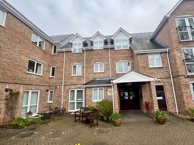 Flat to rent in Avongrove Court, The Avenue, Taunton, Somerset TA1