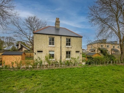 Semi-detached house to rent in Doctors Close, Impington, Cambridge CB24