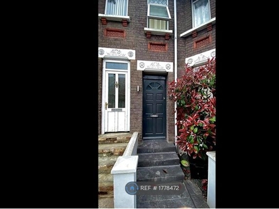 Semi-detached house to rent in High Town Road, Luton LU2