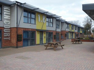 Studio flat for rent in Kiln Court, Sturry Road Ref - 3129, CT1