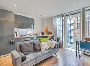 Studio flat for rent in Plumstead Road, Woolwich Riverside, London, SE18