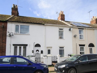 Terraced house to rent in Admiralty Road, Great Yarmouth NR30