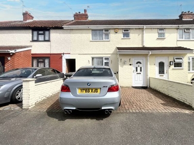 Terraced house to rent in Beaumont Road, Slough SL2