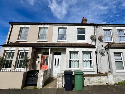 Terraced house to rent in Edinburgh Road, Bexhill On Sea TN40