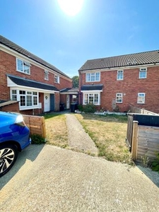 Terraced house to rent in Lincoln Crescent, Biggleswade SG18