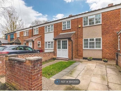 Terraced house to rent in Minster Way, Slough SL3