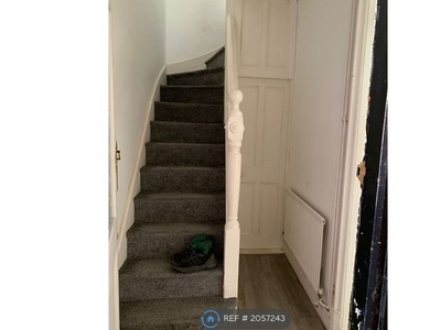 Terraced house to rent in Moores Road, Leicester LE4
