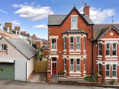 Town house for sale in Windsor Road, Barry CF62