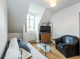 1 bedroom flat for rent in Broadway, London, E15