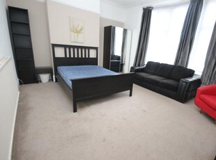 1 bedroom house share for rent in Elm Hall Drive, Liverpool, Merseyside, L18