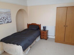 1 bedroom house share for rent in Room 4, Capcroft Road, Billesley, B13 0JB, B13