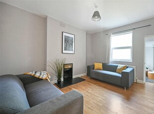 2 bedroom apartment for rent in Coningham Road, London, W12