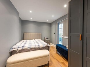 2 bedroom flat for rent in Devonshire Terrace, Bayswater, London, W2