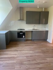 2 bedroom flat for rent in High Road, London, N20