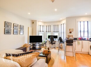 2 bedroom flat for rent in Norfolk House Road, London, SW16