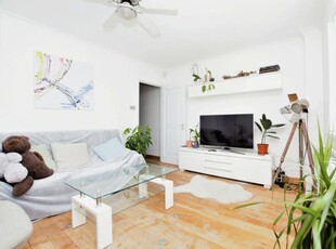 2 bedroom flat for rent in St. Saviours Estate London SE1