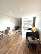 2 bedroom maisonette for rent in Sunbury Lane, London, SW11