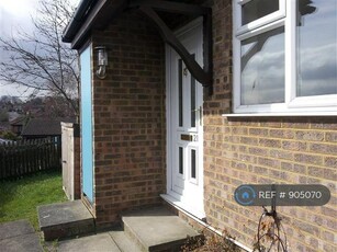 2 bedroom semi-detached house for rent in Ramillies Close, Chatham, ME5