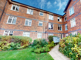 3 bedroom apartment for rent in 3 bedroom flat to rent in Streatham, SW16