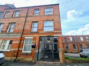 3 bedroom apartment for rent in Derby Range, Stockport, SK4