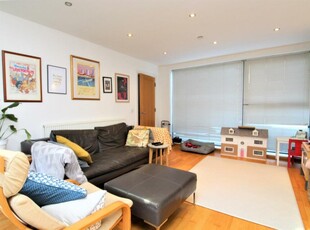 3 bedroom detached house for rent in Lincoln Mews, Wood Green,N15