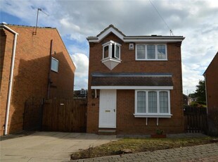 3 bedroom detached house for rent in Richmond Close, Bramley, Leeds, LS13