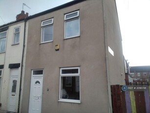 3 bedroom end of terrace house for rent in Lorraine Street, Hull, HU8