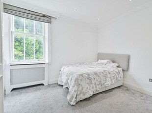 3 bedroom flat for rent in Abbey Road, St John's Wood, London, NW8