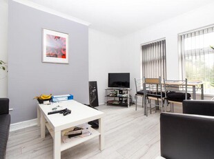 3 bedroom flat for rent in Allensbank Road, Cardiff, CF14