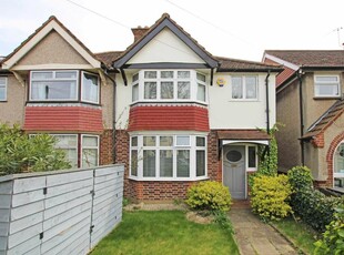 3 bedroom house for rent in Woodland Gardens, Isleworth, TW7