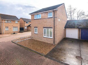 3 bedroom link detached house for rent in Greenhill Close, Loughton, MK5