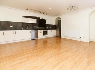 3 bedroom maisonette for rent in Caledonia Place, Clifton Village, Bristol, BS8