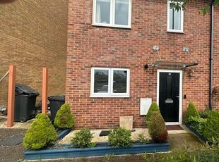 3 bedroom semi-detached house for rent in Farley Meadows - 3 bedroom house, LU1