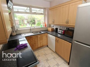 3 bedroom semi-detached house for rent in Lindsay Road, LE3