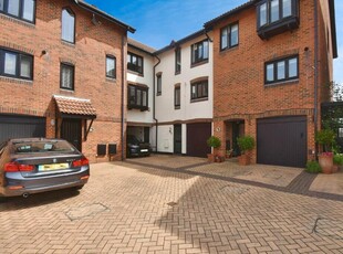 3 bedroom terraced house for rent in Calshot Court, Channel Way, Southampton, Hampshire, SO14