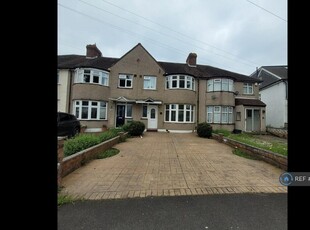 3 bedroom terraced house for rent in Kew Crescent, Cheam, Sutton, SM3