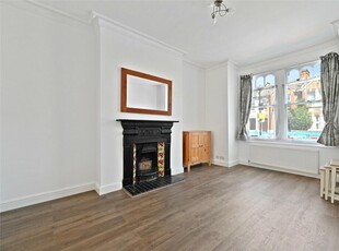 3 bedroom terraced house for rent in Oaklands Grove, London, W12