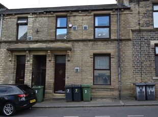 3 bedroom terraced house for rent in Springwood Avenue, Huddersfield, West Yorkshire, HD1