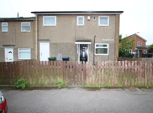 3 bedroom town house for rent in Clay Hill Drive, Wyke, Bradford, BD12