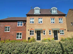 3 bedroom town house for rent in Sunbeam Way, Stoke Village, Coventry, CV3
