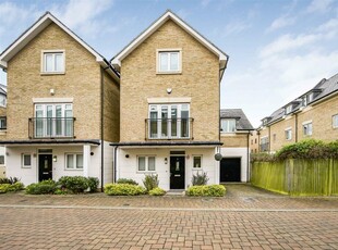 4 bedroom detached house for rent in Marbaix Gardens, Isleworth, TW7