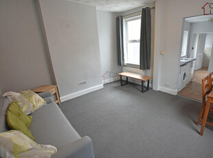 4 bedroom end of terrace house for rent in Kentwood Road, Sneinton , NG2
