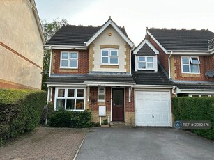 4 bedroom semi-detached house for rent in Hadleigh Drive, Sutton, SM2