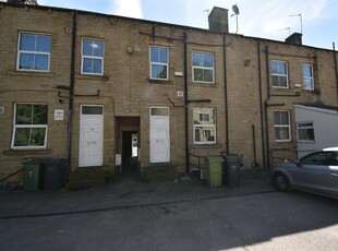 4 bedroom terraced house for rent in Manchester Road, Huddersfield, West Yorkshire, HD1