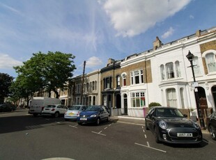 4 bedroom terraced house for rent in Medway Road, Bow, London, E3