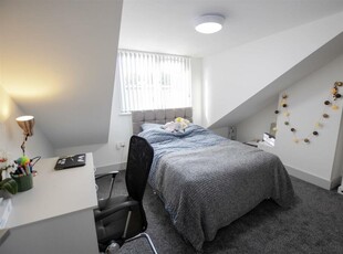 5 bedroom house for rent in Heeley Road, Birmingham, B29
